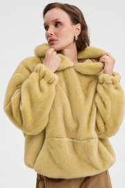Siena faux fur honey gold. Siena – sztuczne futro w kolorze miodowe złoto.