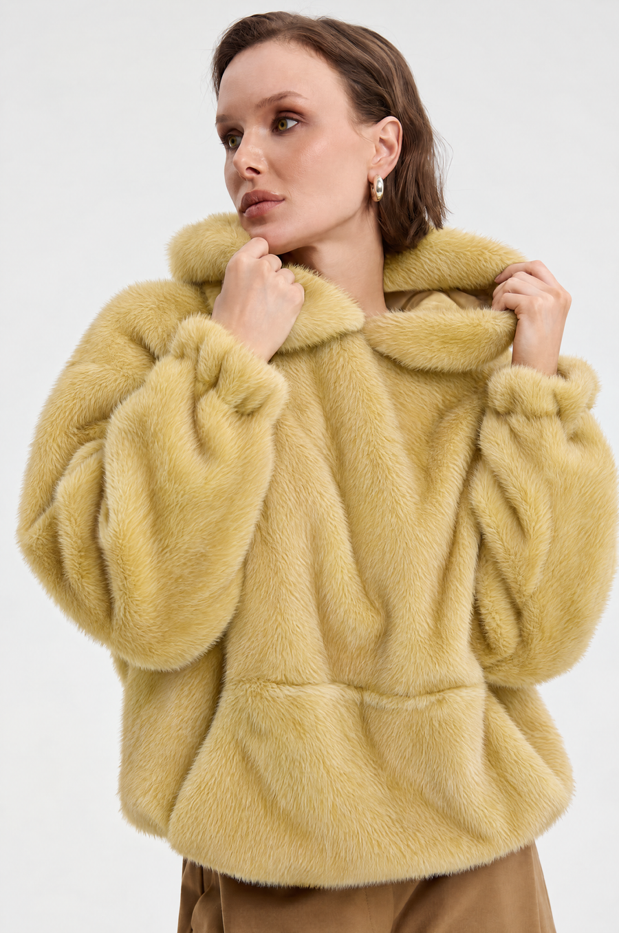 Siena faux fur honey gold. Siena – sztuczne futro w kolorze miodowe złoto.