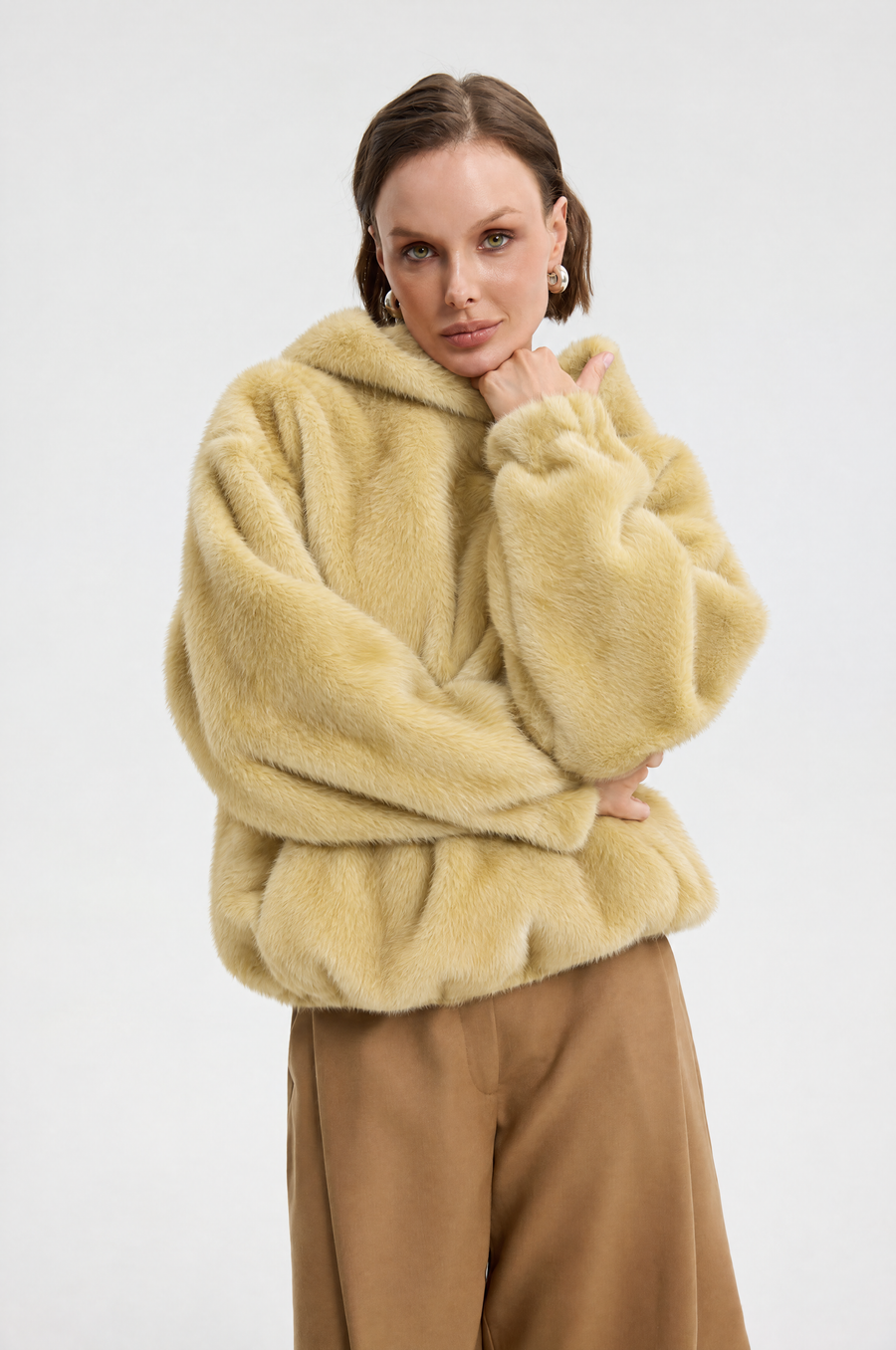 Siena faux fur honey gold. Siena – sztuczne futro w kolorze miodowe złoto.