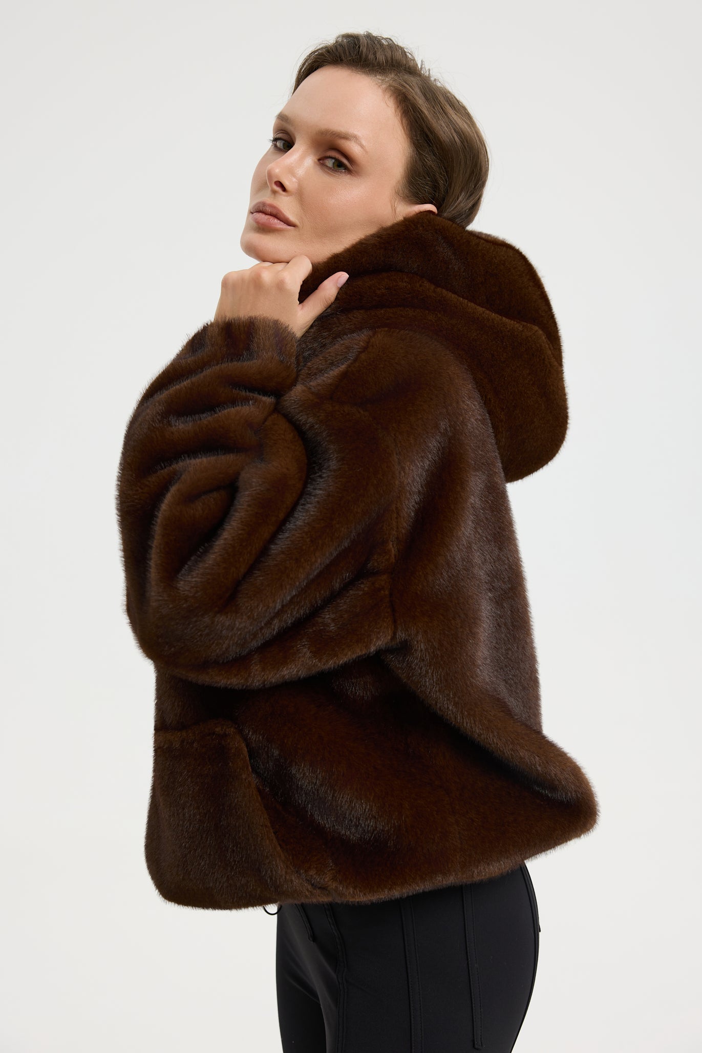 Siena faux fur dark brown. Sztuczne futro Siena ciemnobrązowe.