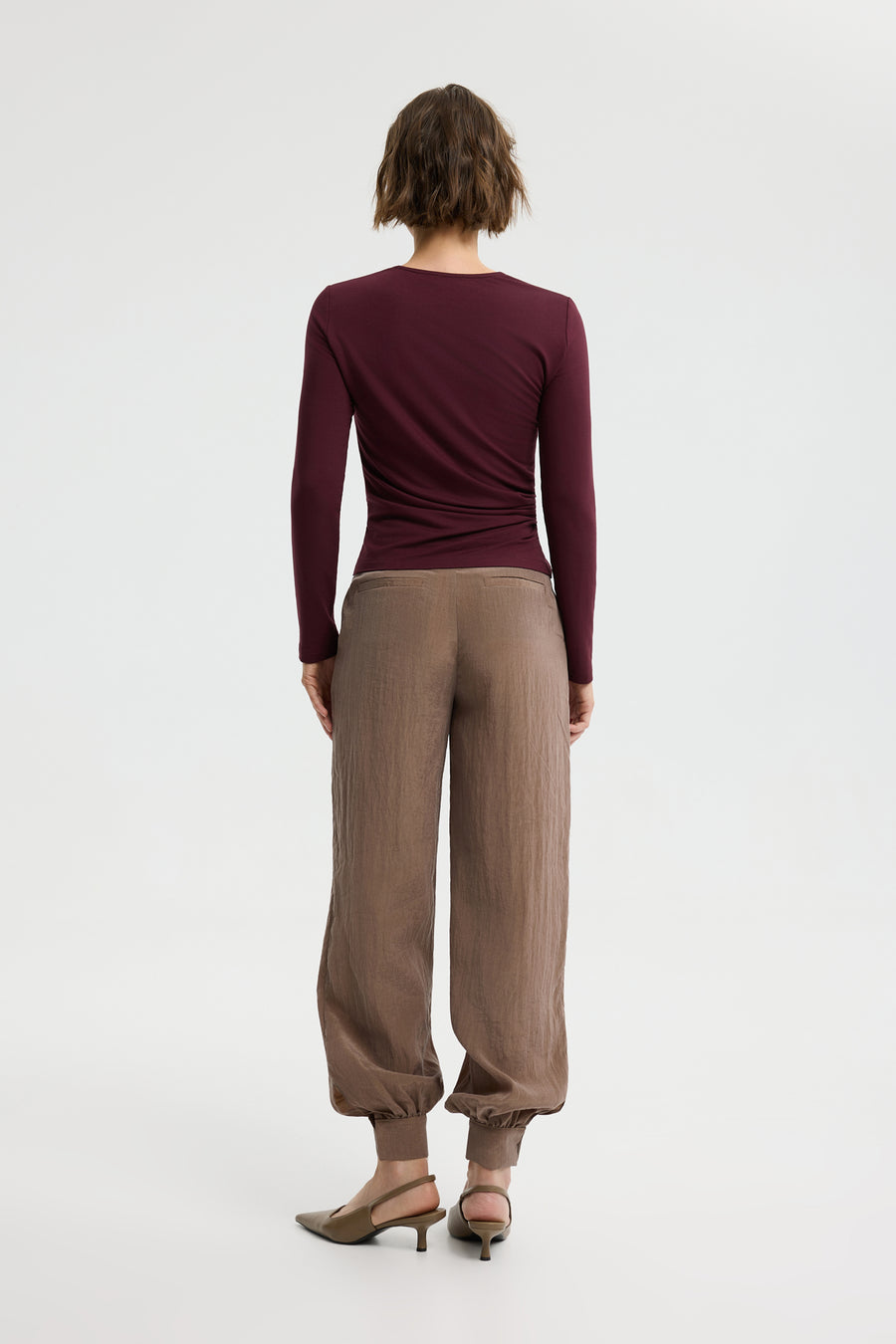 Veda balloon trousers.Veda – spodnie o kroju balonowym.